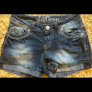 Wallflower woman’s juniors jean shorts size 1